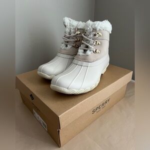 Women’s Sperry Cream and Beige Fur-Lined Boots (Brand New) - Size 9